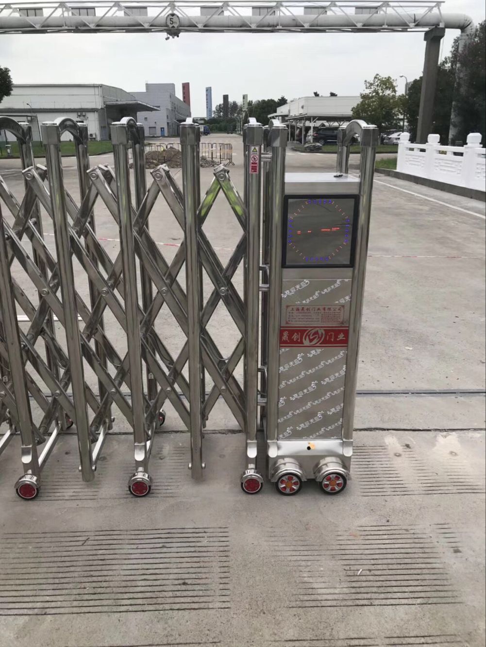 熱烈祝賀江蘇省無(wú)錫市新梅路61號(hào)電動(dòng)伸縮門(mén)安裝已結(jié)束