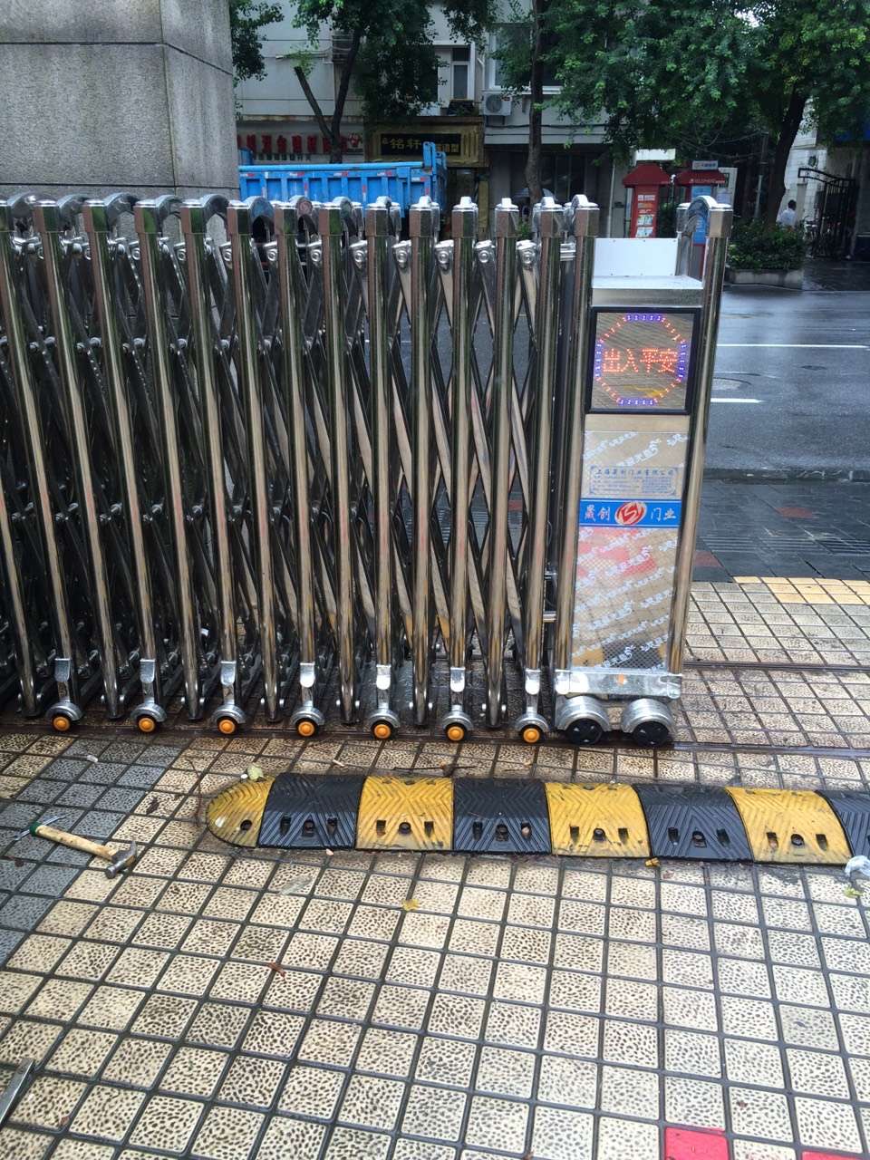 上海市打浦路中輝新苑電動伸縮門安裝已完成！