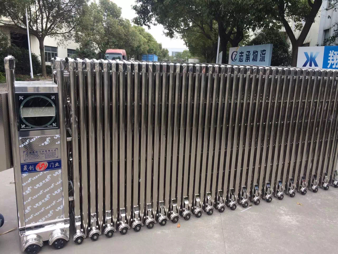 上海剛泰集團(tuán)有限公司電動(dòng)伸縮門安裝已完成！